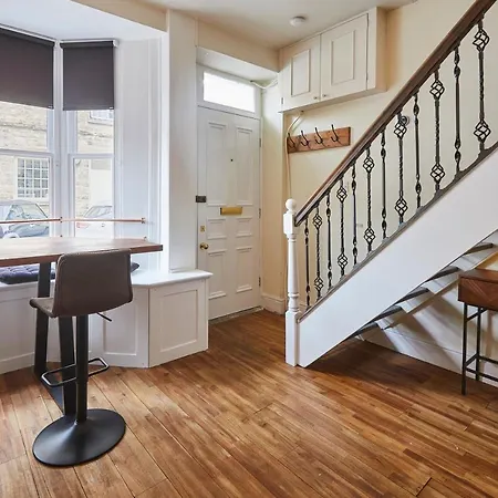 Host & - Beckside * Pickering