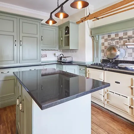 Host & - Beckside * Pickering