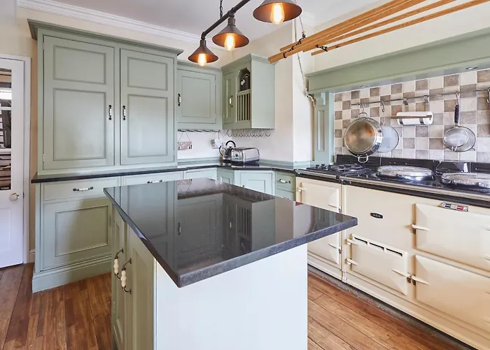 Host & - Beckside * Pickering